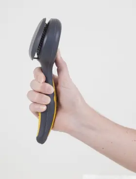 029695650598 JW Pet Cleaning Slicker Dog #3