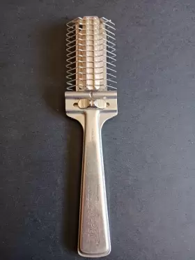 10489722 TRIM-A-PET Precision Comb Steel