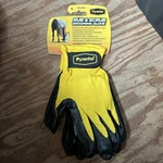 New - Pair Of Pyranha Grooming/bathing Gloves Large. Fixed Price $12.00.