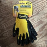 New - Pair Of Pyranha Grooming/bathing Gloves Medium. Fixed Price $12.00.