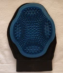 Well & Good Dog Grooming Mitt/glove (used). Fixed Price $2.85.