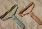 Daifuqihua Carpet Pet Hair Remover, Portable Spark Lint Roller With Wooden Handl. Fixed Price $7.99.