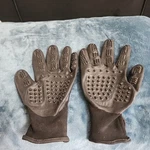 Hands On Grooming Shedding Bathing Gloves For Pets, Size M/l Black, Wet/dry. Fixed Price $9.00.